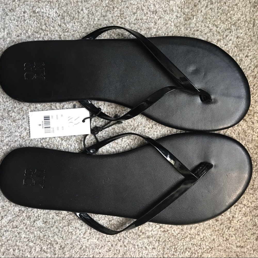 New York and Co. NWT black flip flops